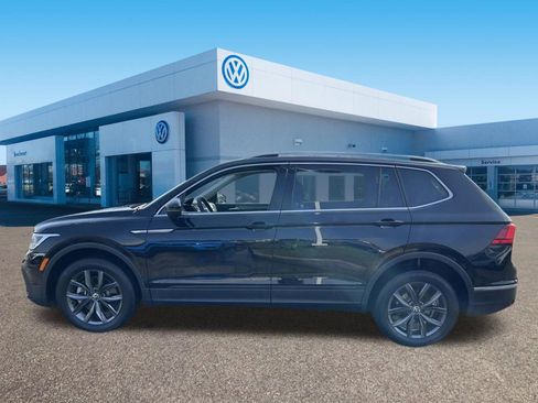 Used 2022 Volkswagen Tiguan SE w/ Panoramic Sunroof Package AWD/4WD image 4