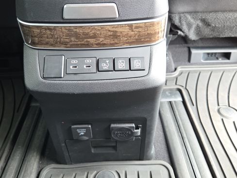 Certified 2025 Toyota Sienna Platinum AWD/4WD image 14