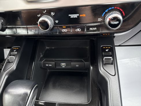 Used 2020 Kia Telluride S w/ S 8 Passenger Seating Package AWD/4WD image 28