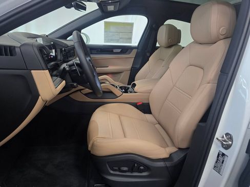 Certified 2025 Porsche Cayenne E-Hybrid Coupe AWD/4WD image 5
