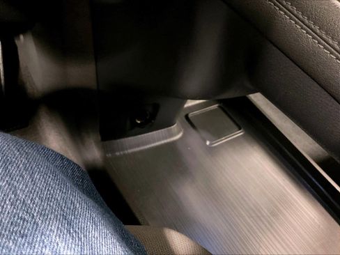 Used 2021 Toyota Sienna LE image 27