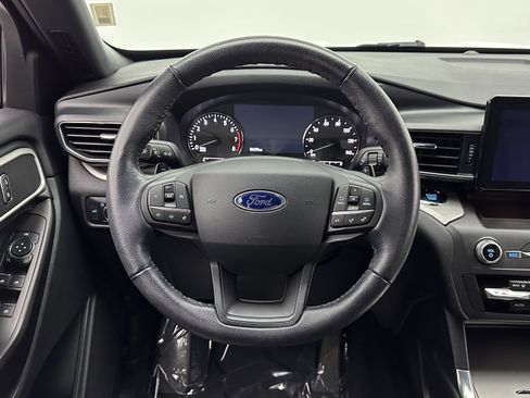 Used 2020 Ford Explorer XLT w/ Equipment Group 202A image 24