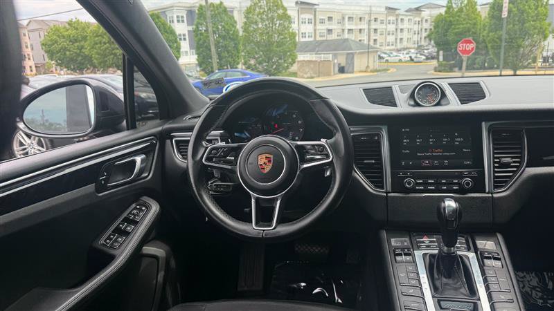 Used 2018 Porsche Macan AWD/4WD image 23