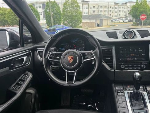 Used 2018 Porsche Macan AWD/4WD image 23