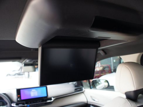 Used 2026 Toyota Sienna Platinum AWD/4WD image 7