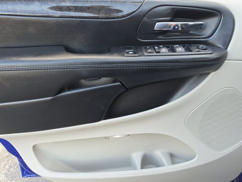 Used 2019 Dodge Grand Caravan SE FWD image 22