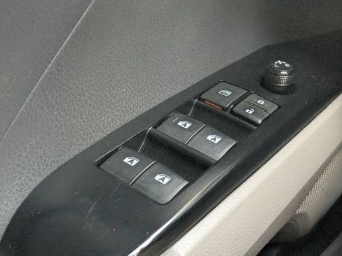 Used 2018 Toyota Camry SE FWD image 21