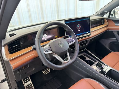 New 2026 Volkswagen Tiguan SEL R-Line AWD/4WD image 4