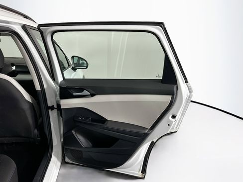 Used 2025 Volkswagen Taos S image 28