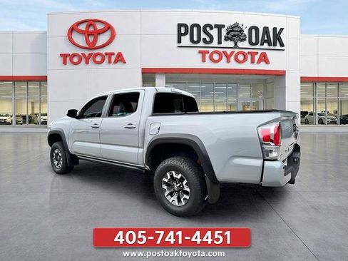 Used 2021 Toyota Tacoma TRD Off-Road w/ TRD Premium Off Road Package AWD/4WD image 8