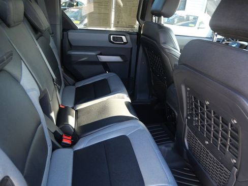 Used 2022 Ford Bronco Black Diamond w/ Sasquatch Package image 26