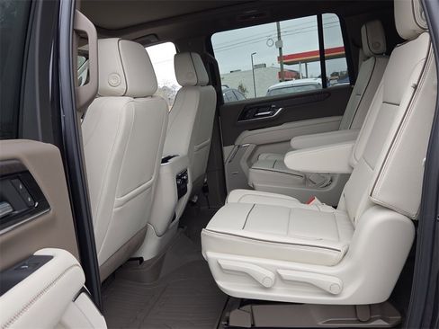 Used 2026 GMC Yukon XL Denali w/ Sun & Power Step Package image 5
