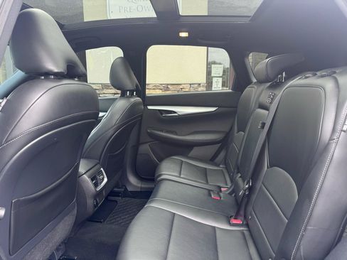Used 2021 INFINITI QX50 Luxe w/ Appearance Package FWD image 16
