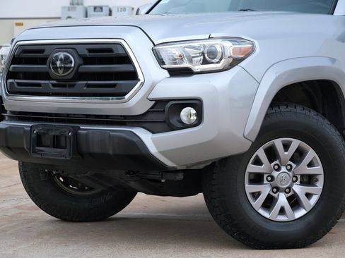 Used 2018 Toyota Tacoma SR5 RWD image 24
