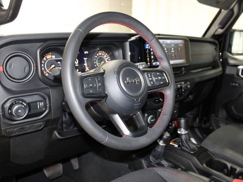 Used 2024 Jeep Wrangler Unlimited Rubicon image 17