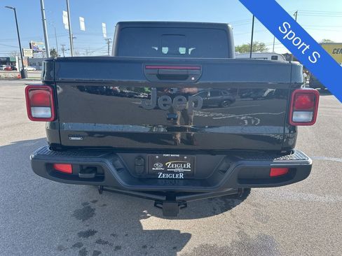 Used 2025 Jeep Gladiator Sport AWD/4WD image 5