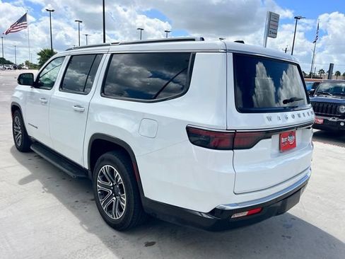 Used 2024 Jeep Wagoneer L Series II w/ Flexible Seating Group AWD/4WD image 4