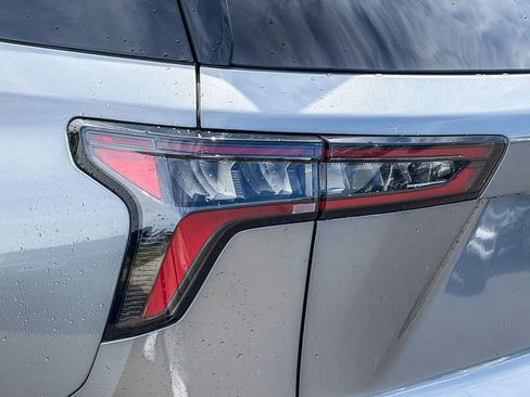 Used 2025 Chevrolet Equinox RS w/ Safety and Technology Package image 8