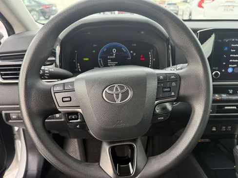 Used 2025 Toyota Camry LE image 25