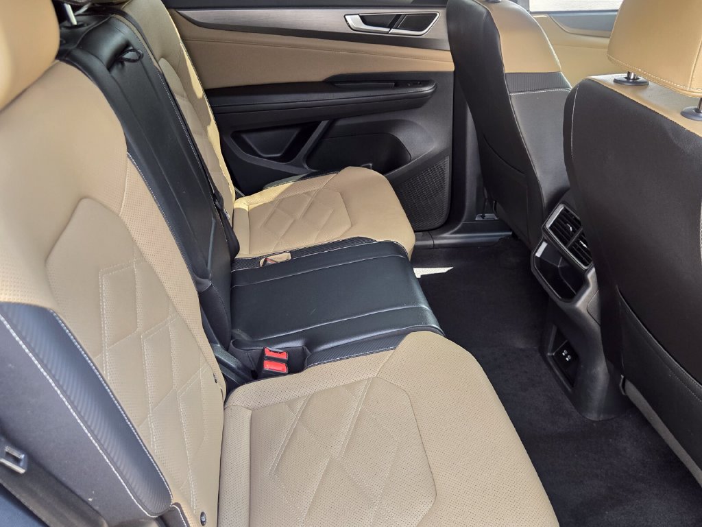 Certified 2024 Volkswagen Atlas Cross Sport SE FWD image 17