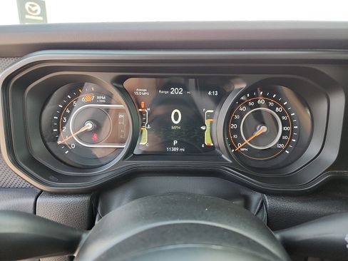 Used 2025 Jeep Wrangler Unlimited Rubicon AWD/4WD image 17