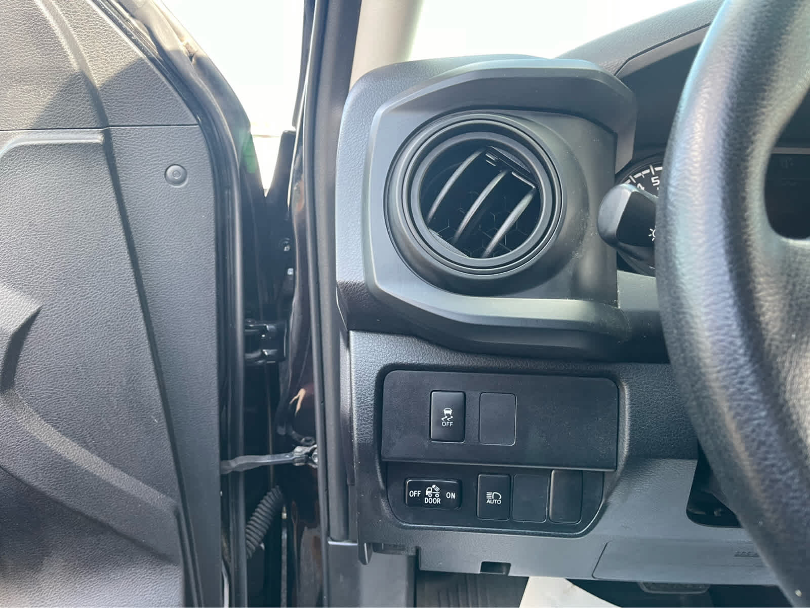 Used 2021 Toyota Tacoma SR AWD/4WD image 13