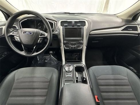 Used 2017 Ford Fusion SE w/ Fusion SE Technology Package image 21