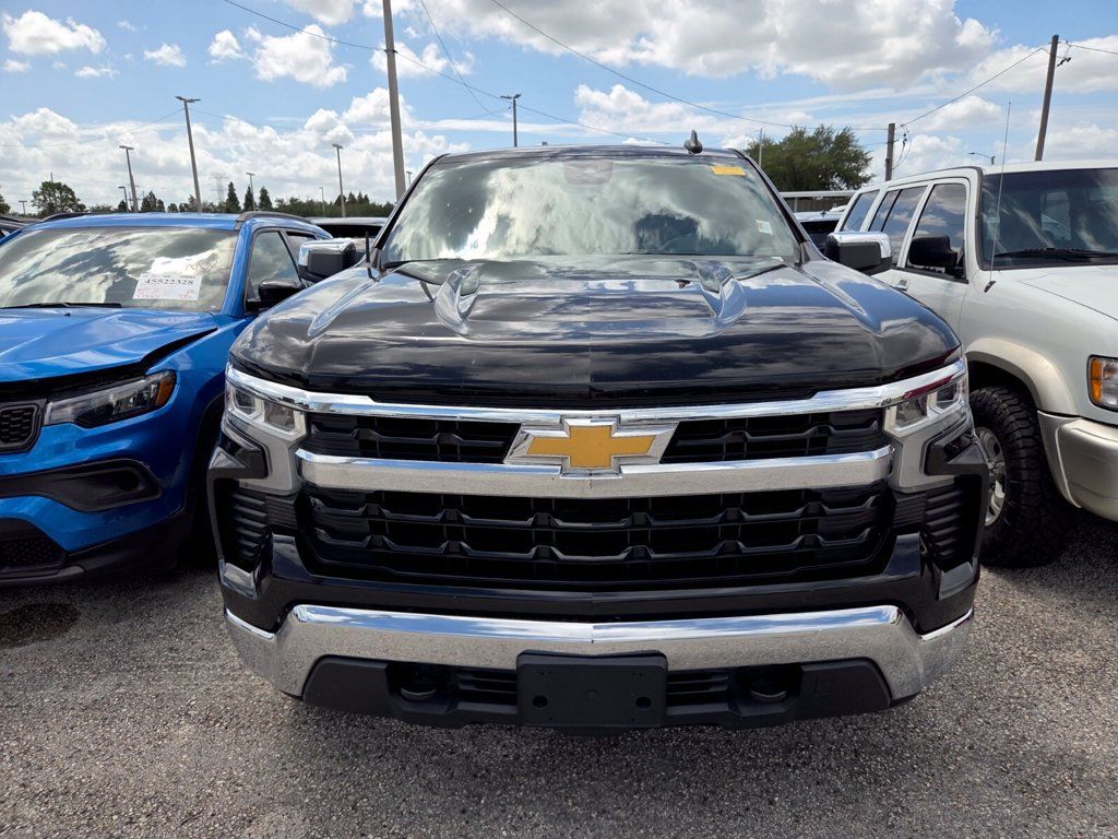 Used 2022 Chevrolet Silverado 1500 LT AWD/4WD image 2