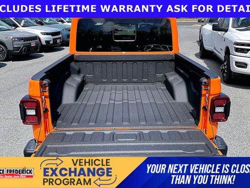 Used 2025 Jeep Gladiator Mojave image 27