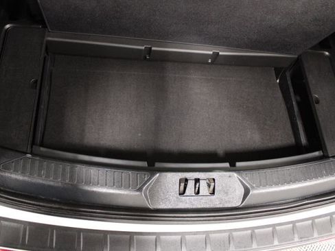 Used 2022 Ford Explorer XLT w/ Equipment Group 202A image 39