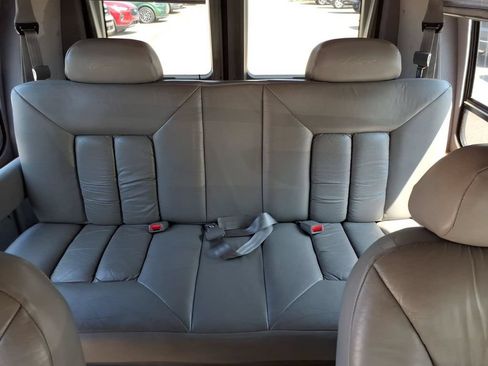 Used 2005 Ford E-150 and Econoline 150 RWD image 10