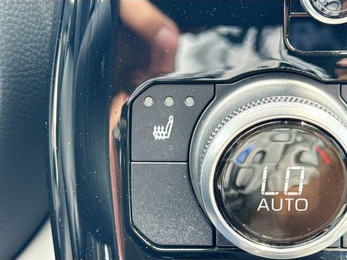 Used 2024 Toyota Highlander XLE AWD/4WD image 25