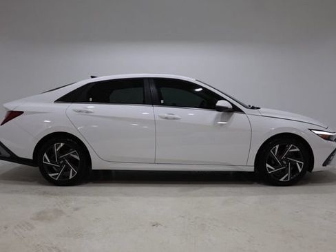 Used 2024 Hyundai Elantra Limited FWD image 8
