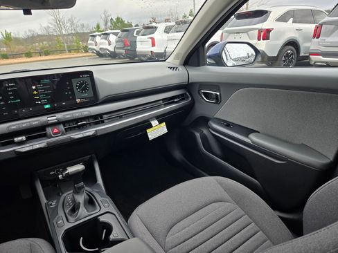 Used 2025 Kia K4 EX image 11