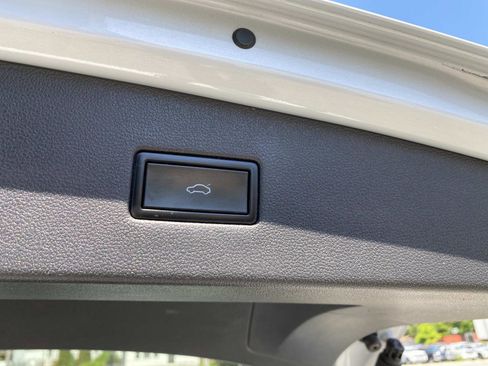 Used 2018 Volkswagen Tiguan SEL AWD/4WD image 7