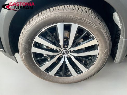 Used 2025 Nissan Pathfinder Platinum w/ Cargo Package image 40