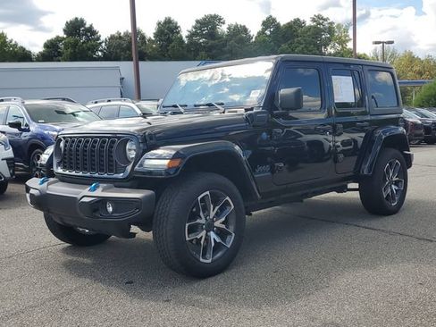 Used 2024 Jeep Wrangler Unlimited w/ Convenience Group AWD/4WD image 3