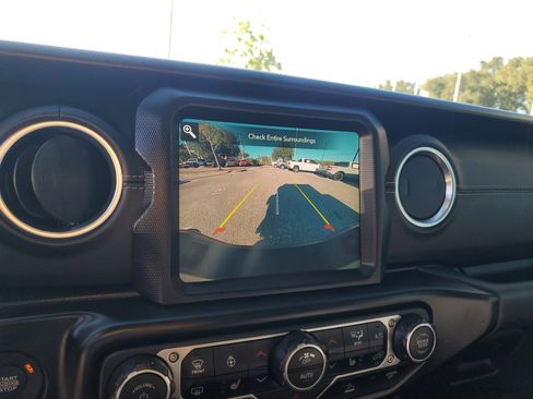 Used 2022 Jeep Gladiator Overland w/ Popular Equipment Package image 21