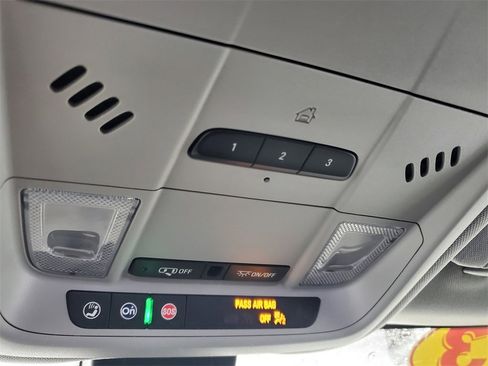 Used 2023 GMC Terrain SLT w/ Elevation Edition image 27