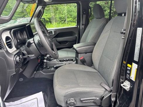 Used 2025 Jeep Wrangler Unlimited Sport AWD/4WD image 9