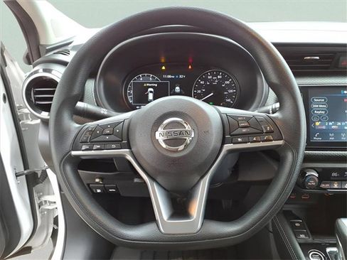 Used 2021 Nissan Kicks SV image 15