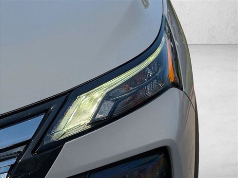 Used 2024 Nissan Rogue SL w/ SL Premium Package FWD image 9