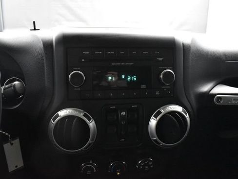 Used 2012 Jeep Wrangler Unlimited Sahara AWD/4WD image 12