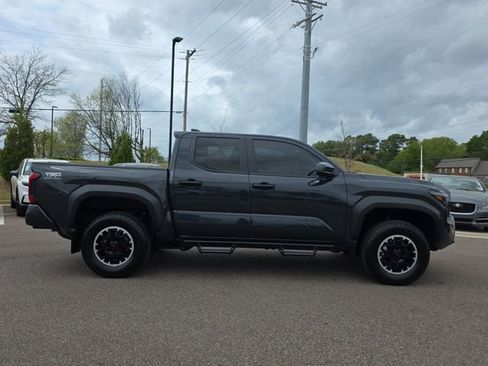Used 2024 Toyota Tacoma TRD Off-Road image 2