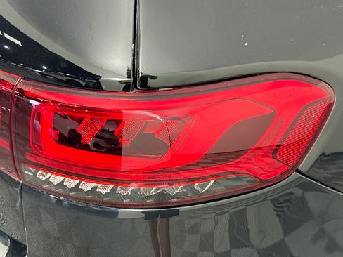 Used 2023 Mercedes-Benz GLB 250 w/ Premium Package image 31