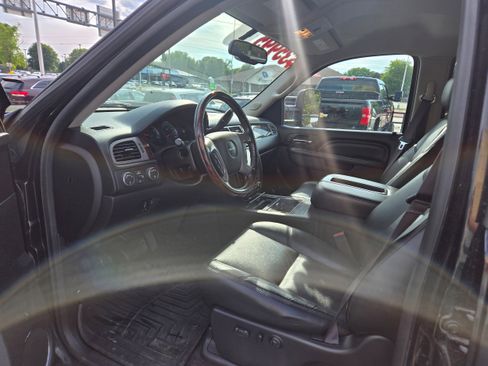 Used 2014 GMC Sierra 2500 Denali w/ Snow Plow Prep Package image 5