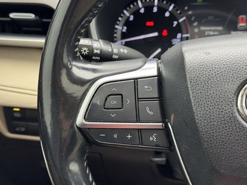 Used 2021 Toyota Highlander XLE image 26