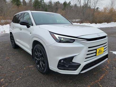 Used 2024 Lexus TX 500h AWD w/ Technology Package image 9