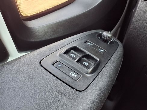 Used 2025 RAM ProMaster 2500 w/ Convenience Group FWD image 12