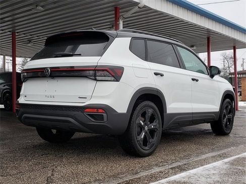 New 2026 Volkswagen Taos SE image 3